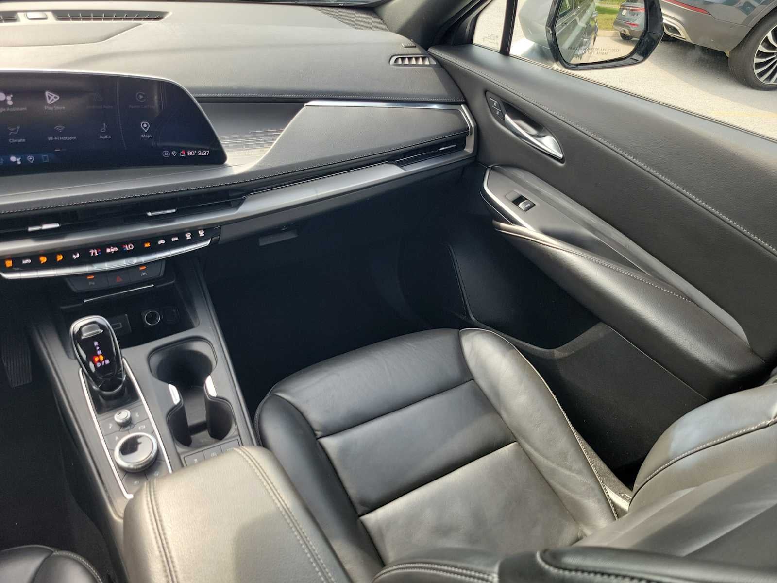 2024 Cadillac XT4 FWD Premium Luxury