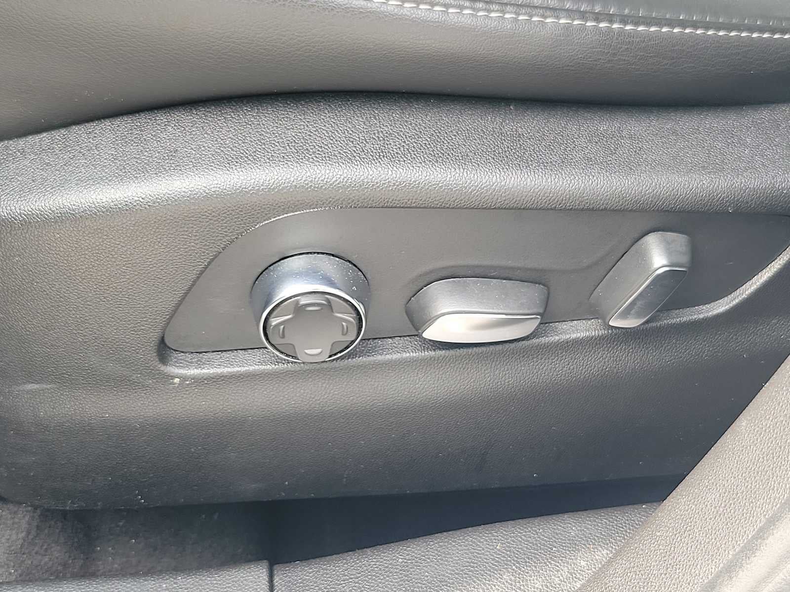 2024 Cadillac XT4 FWD Premium Luxury