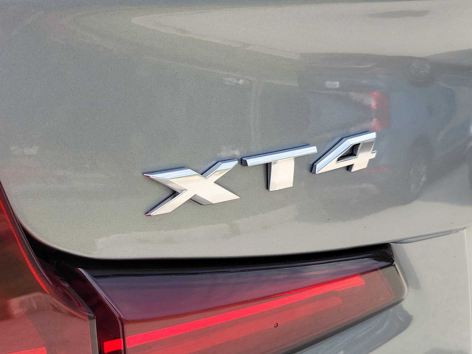 2024 Cadillac XT4 FWD Premium Luxury