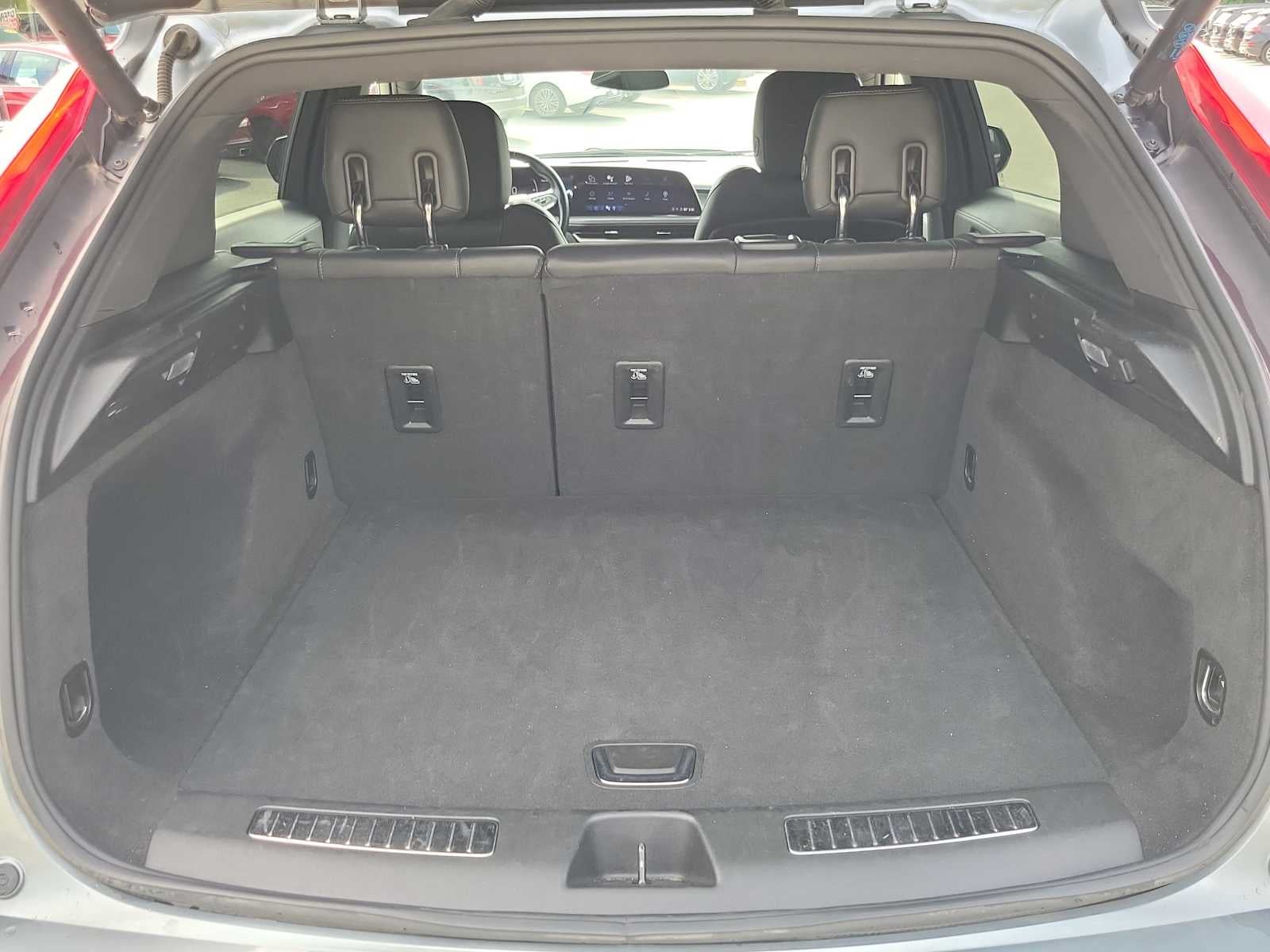 2024 Cadillac XT4 FWD Premium Luxury