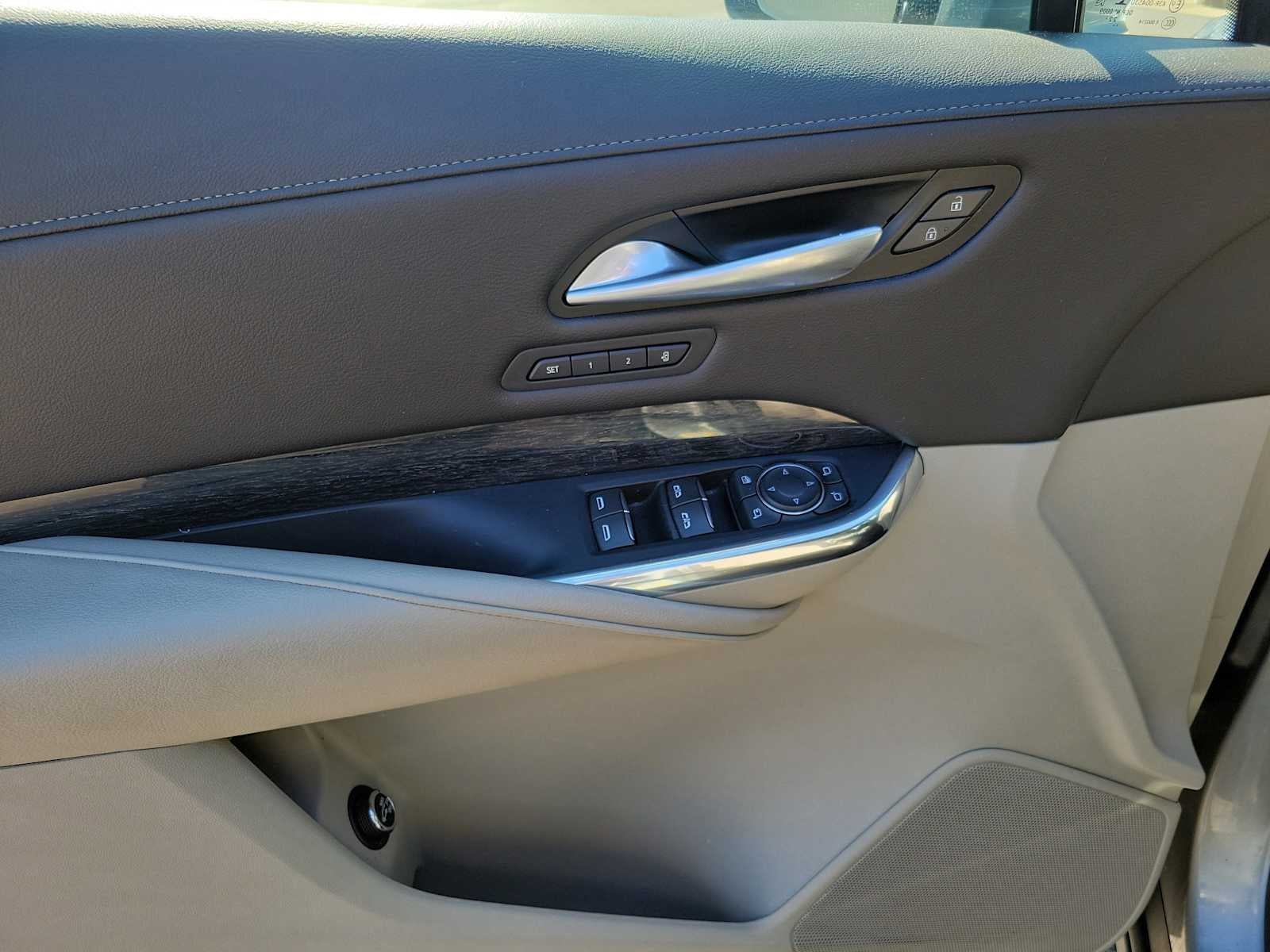 2023 Cadillac XT4 FWD Premium Luxury