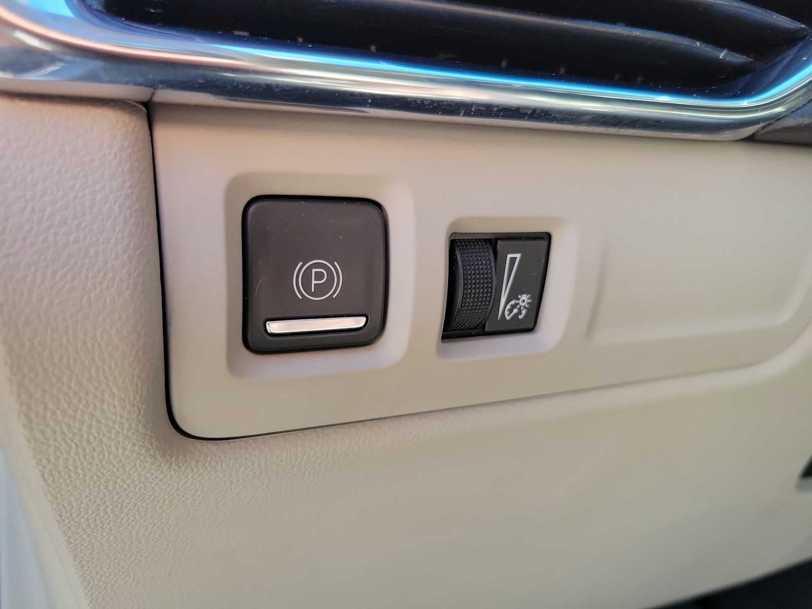 2023 Cadillac XT4 FWD Premium Luxury