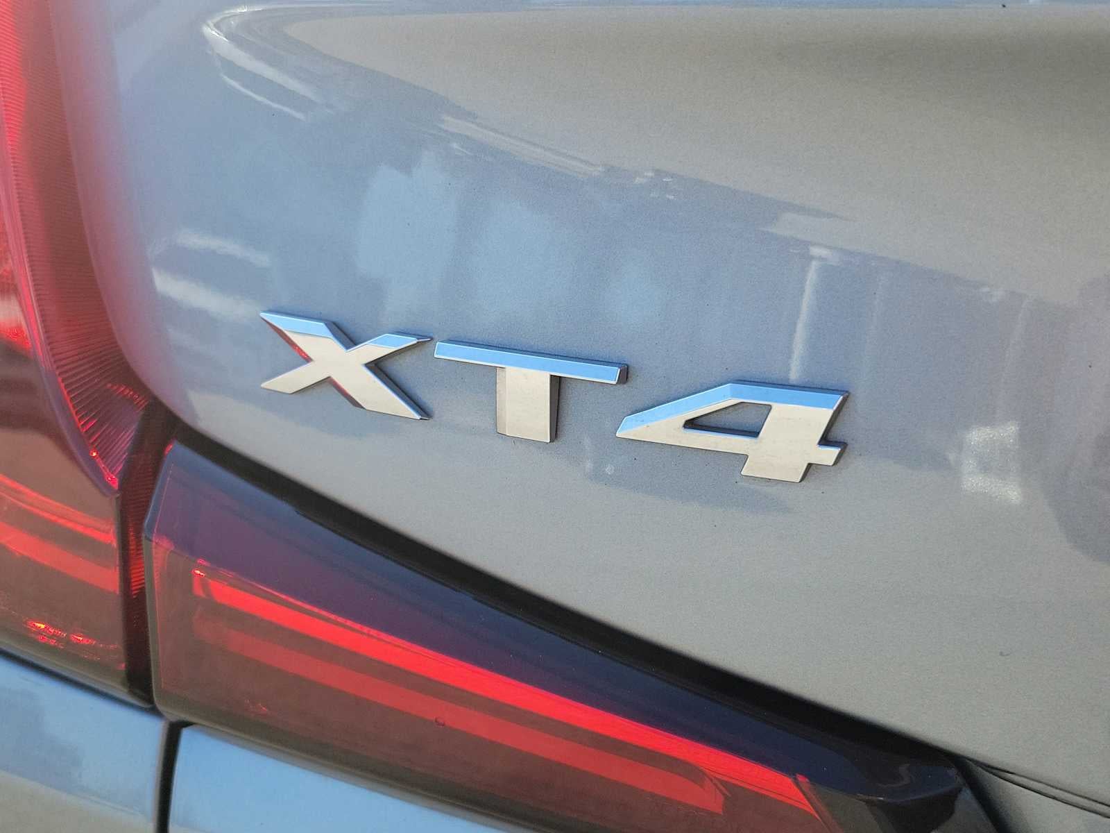 2023 Cadillac XT4 FWD Premium Luxury