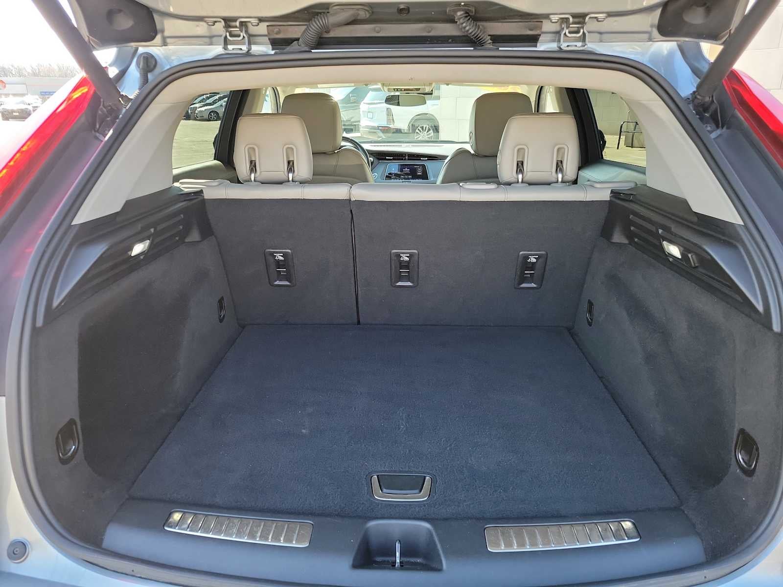 2023 Cadillac XT4 FWD Premium Luxury