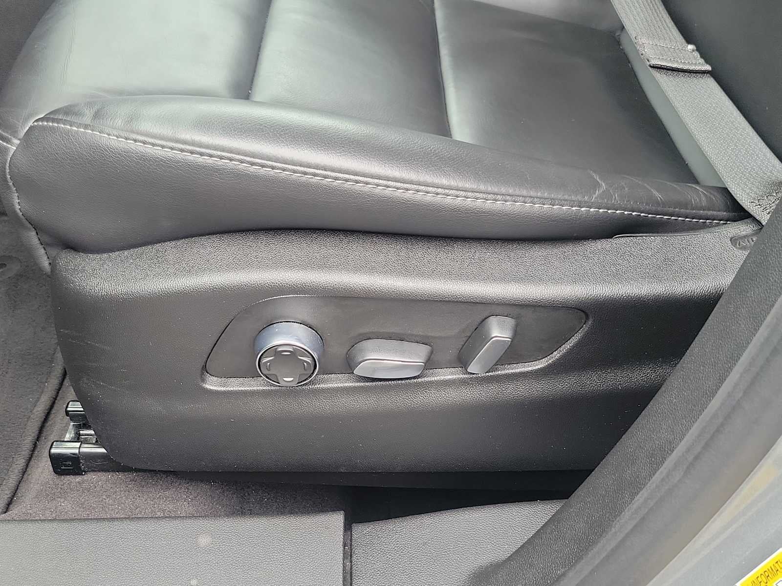 2024 Cadillac XT4 AWD Premium Luxury