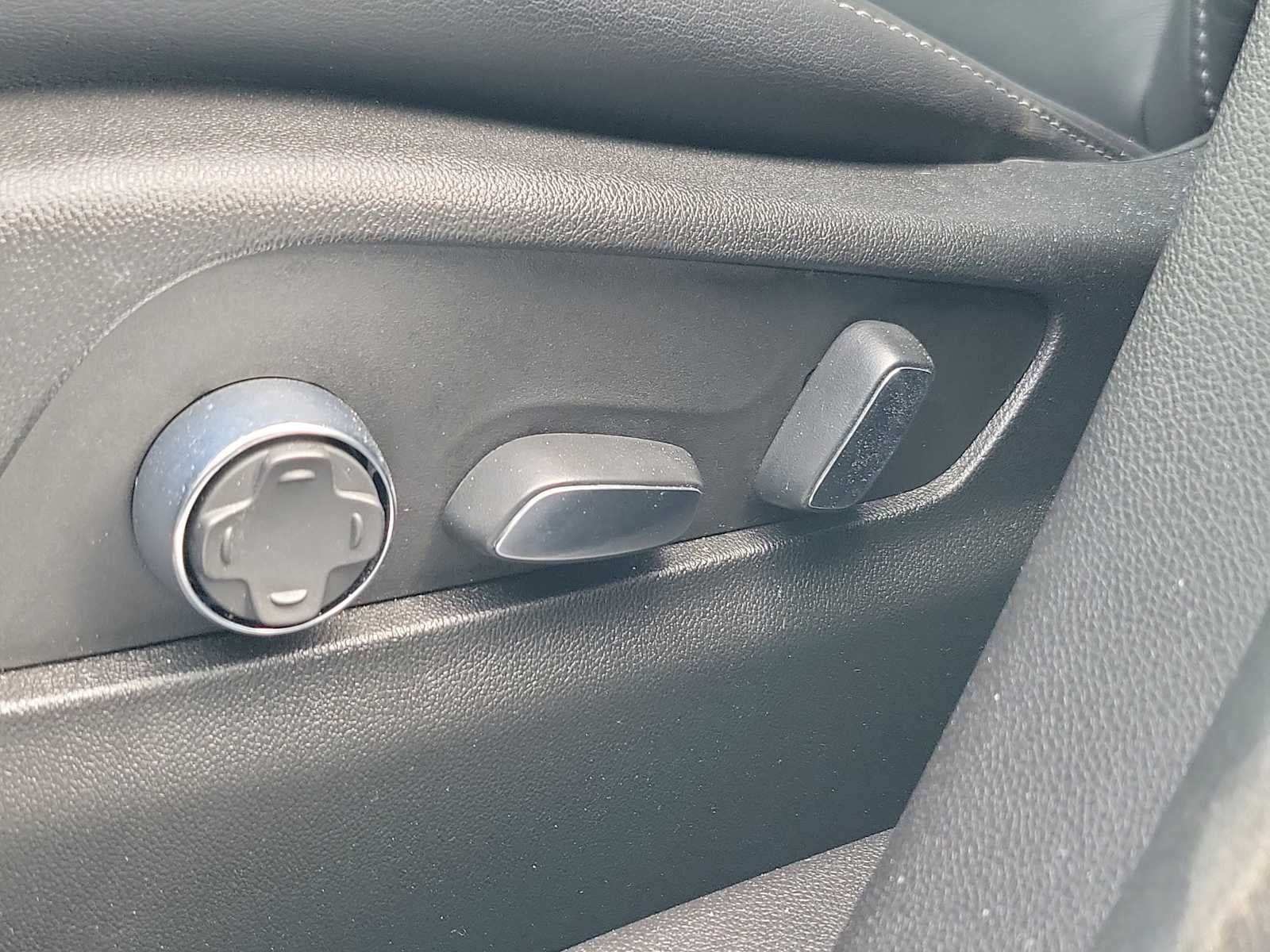 2025 Cadillac XT4 AWD Premium Luxury