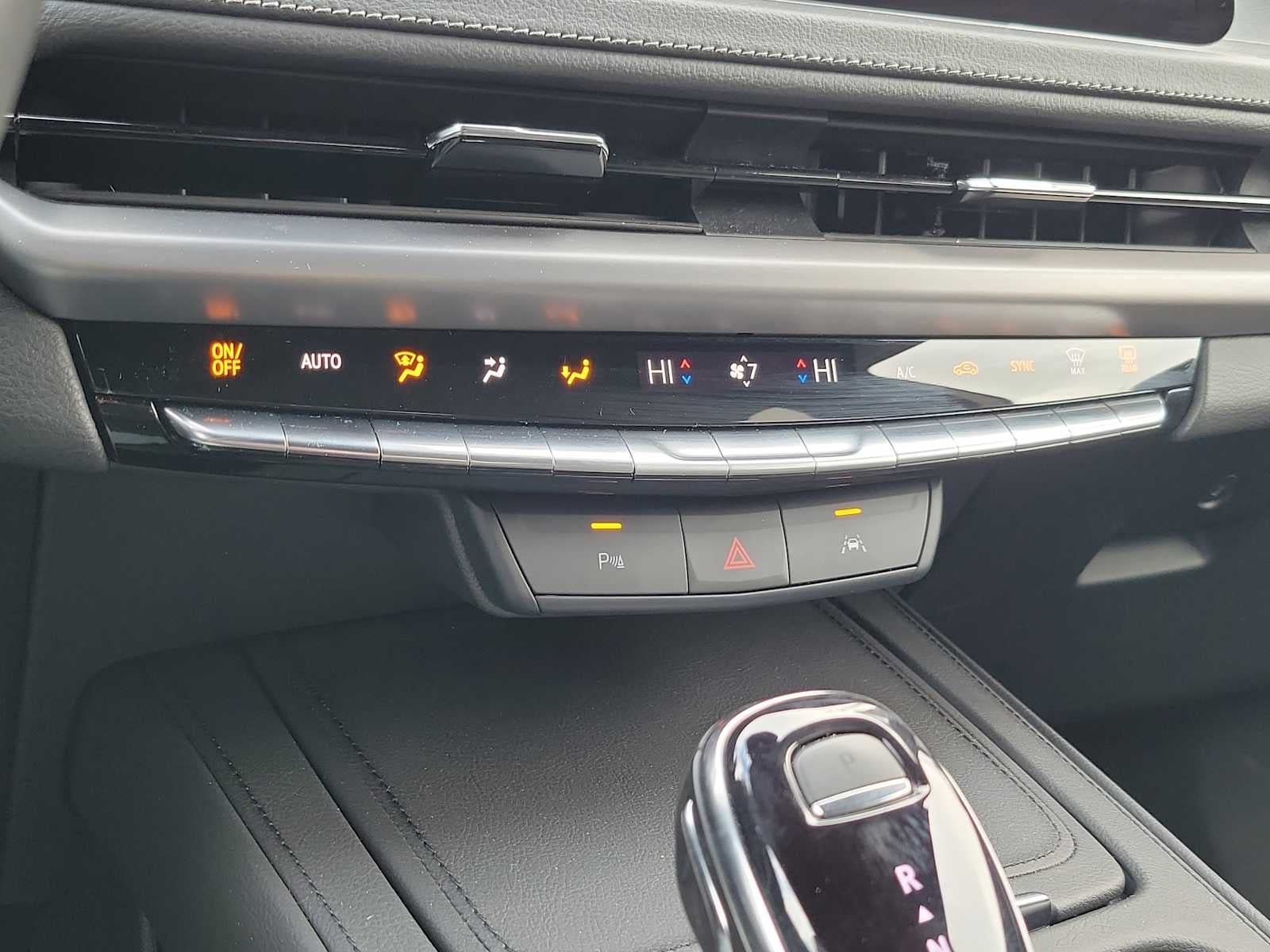 2025 Cadillac XT4 AWD Premium Luxury