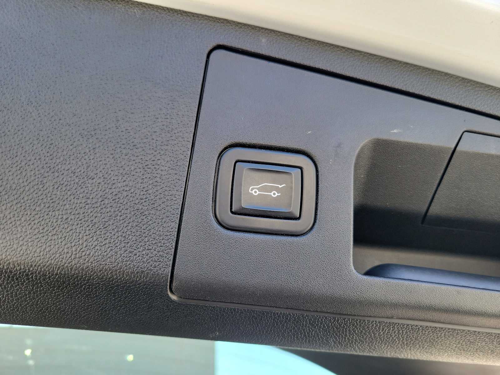 2023 Cadillac XT4 AWD Premium Luxury