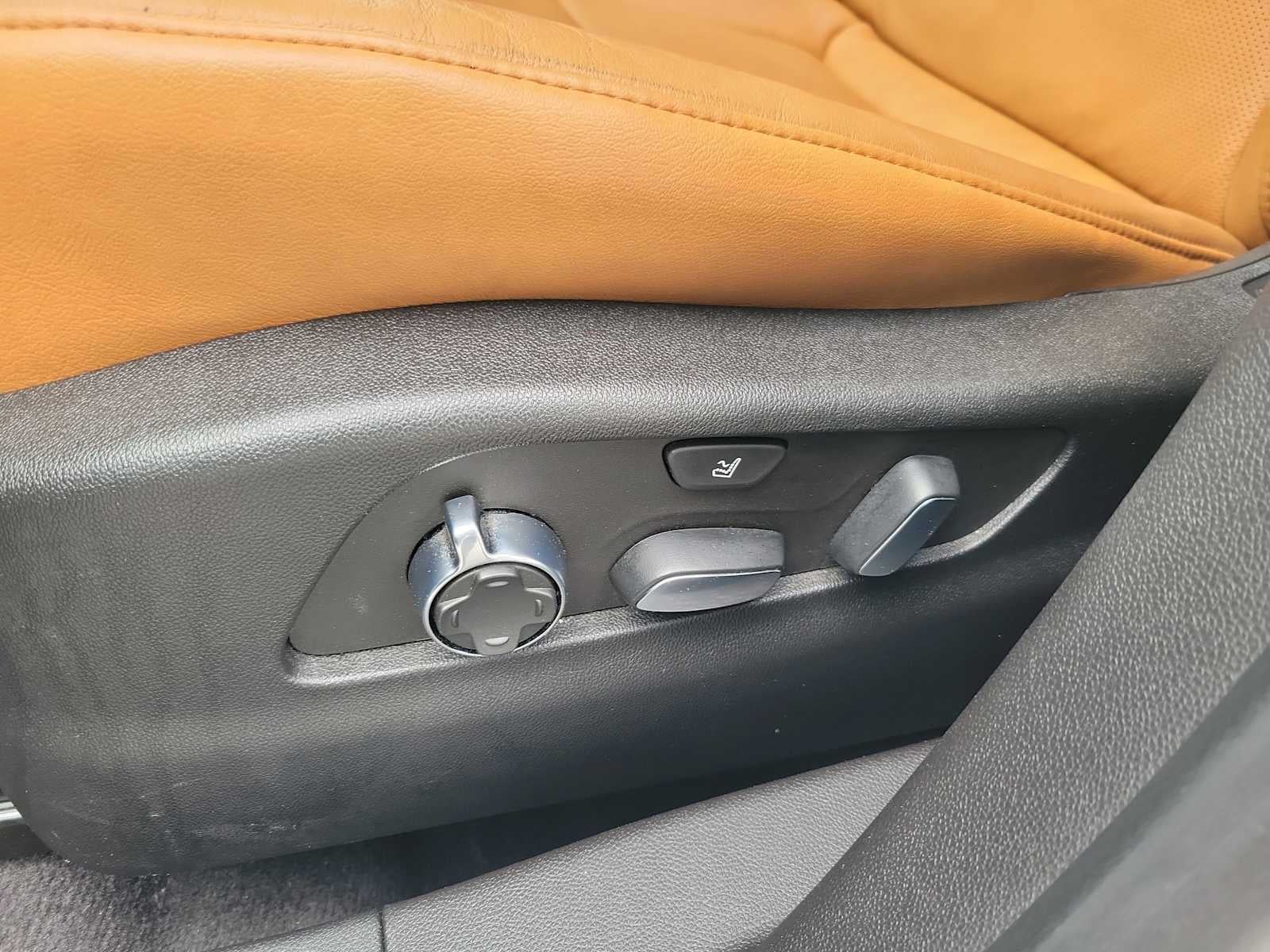 2023 Cadillac XT4 AWD Premium Luxury