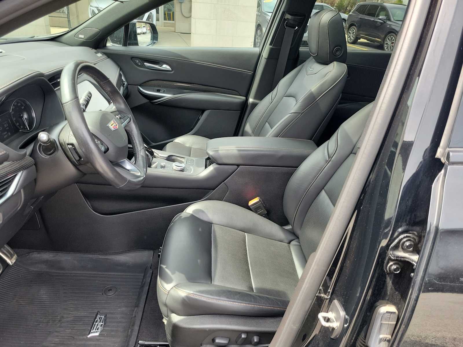 2022 Cadillac XT4 AWD Sport