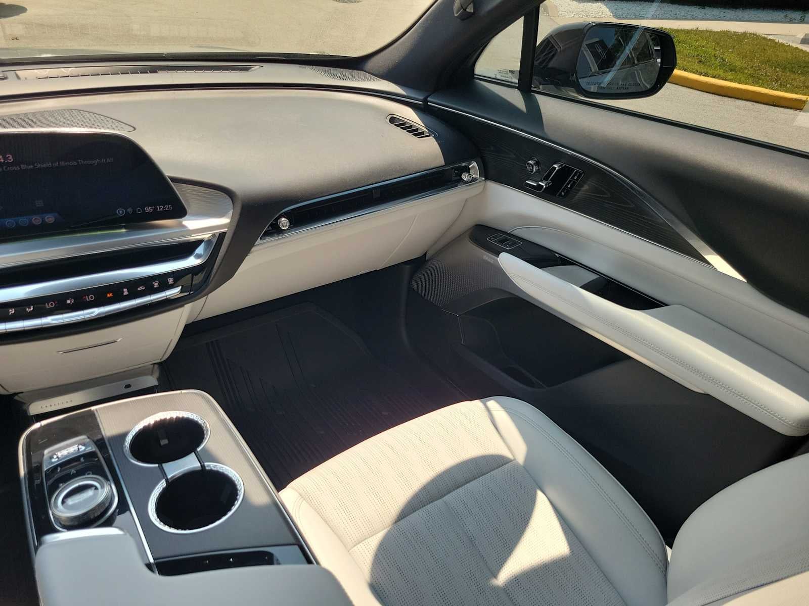 2024 Cadillac LYRIQ Sport