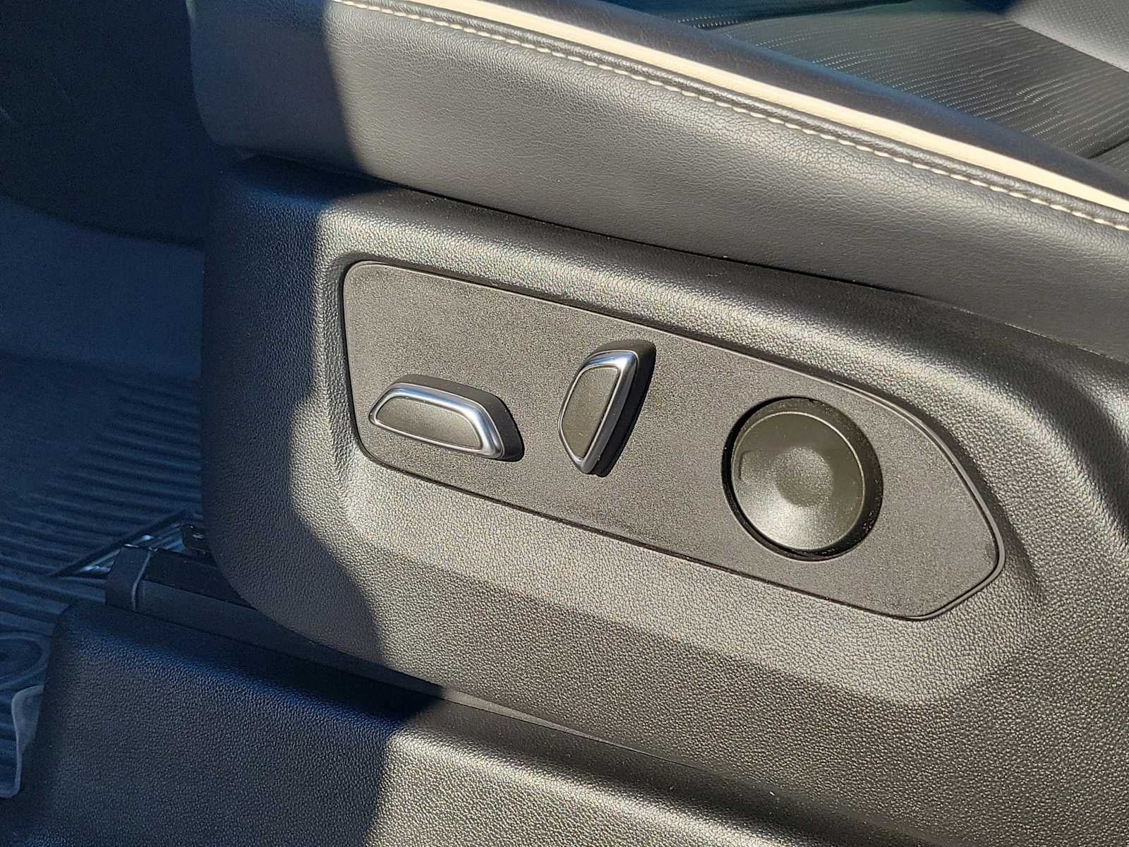 2023 Cadillac Escalade ESV 4WD Premium Luxury