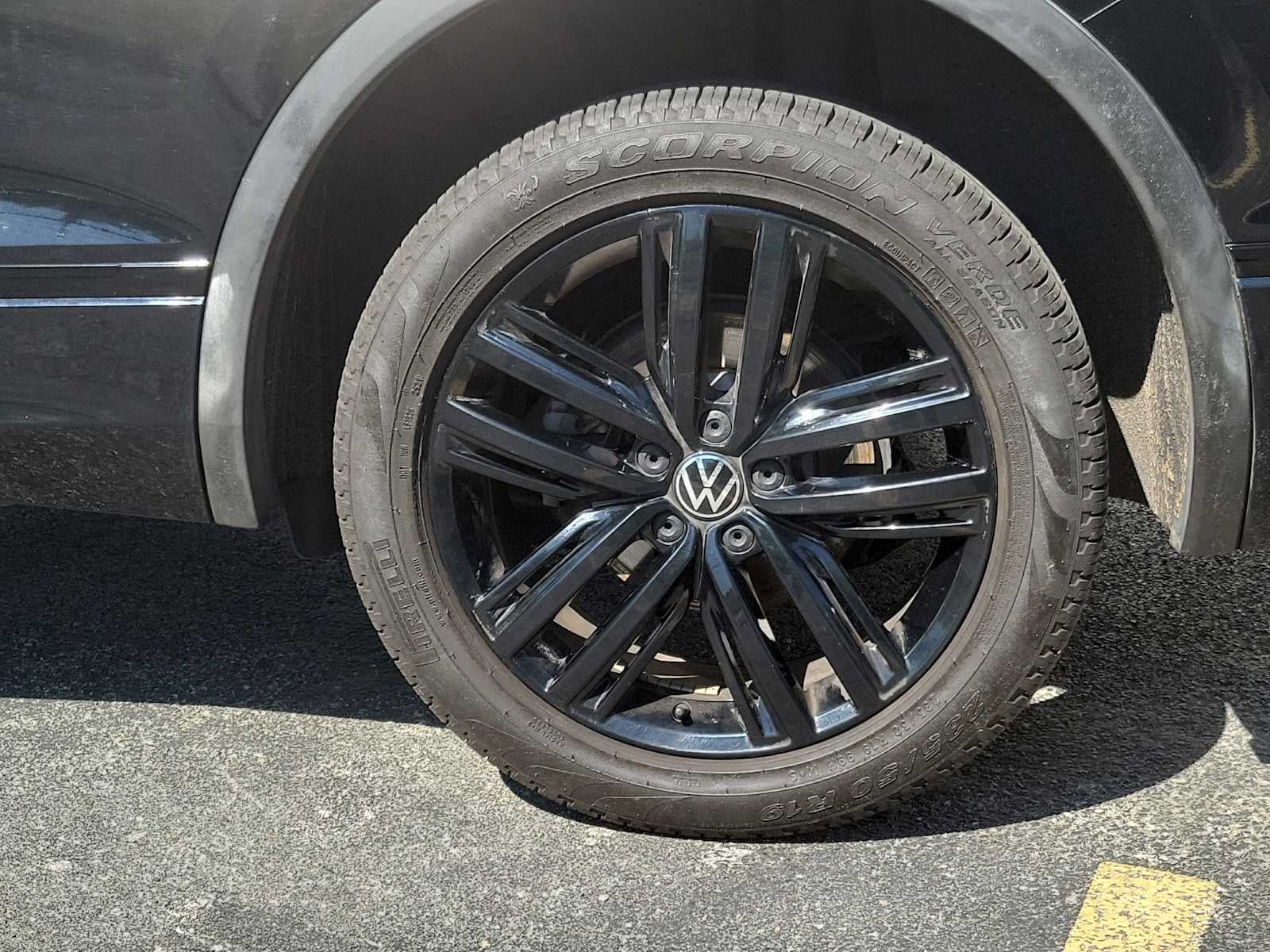 2022 Volkswagen Tiguan SE R-Line Black