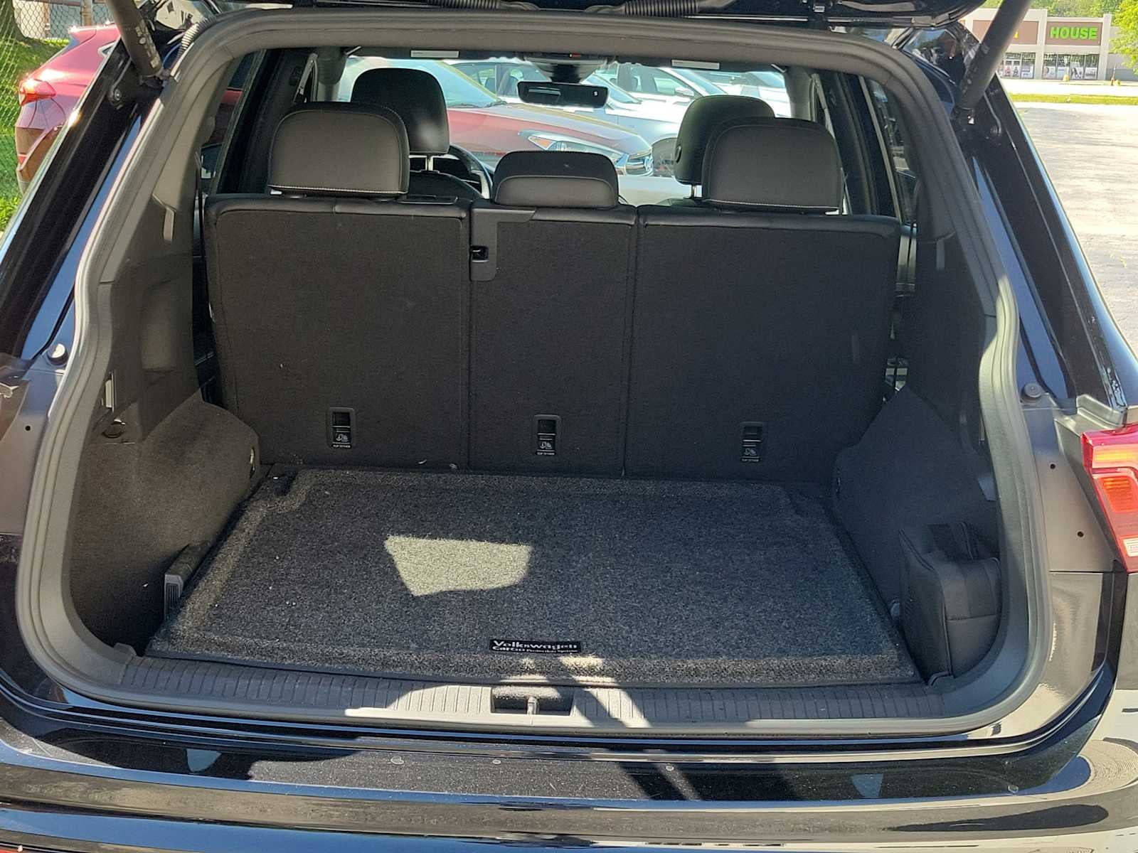 2022 Volkswagen Tiguan SE R-Line Black