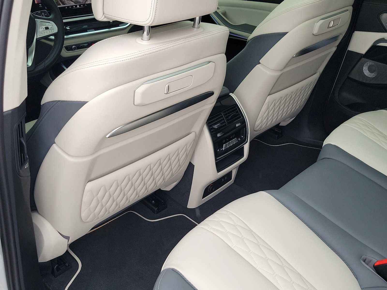 2025 BMW X7 ALPINA XB7