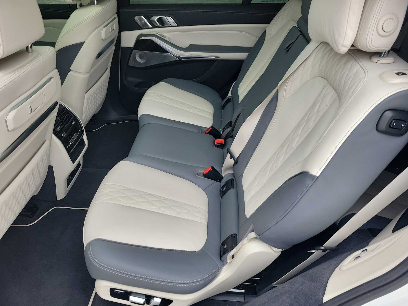 2025 BMW X7 ALPINA XB7