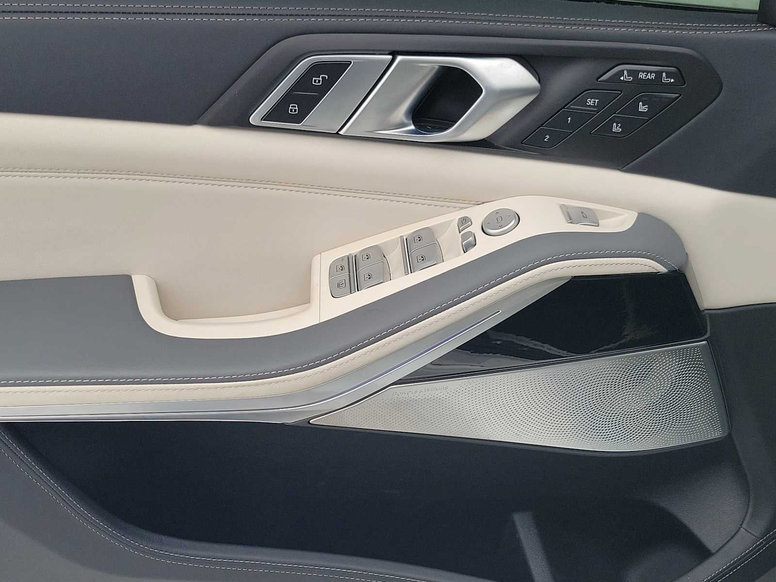 2025 BMW X7 ALPINA XB7