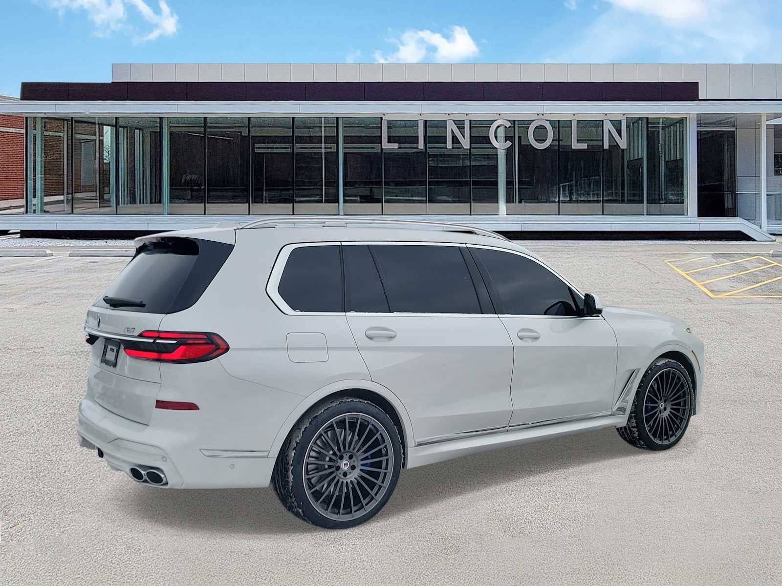 2025 BMW X7 ALPINA XB7