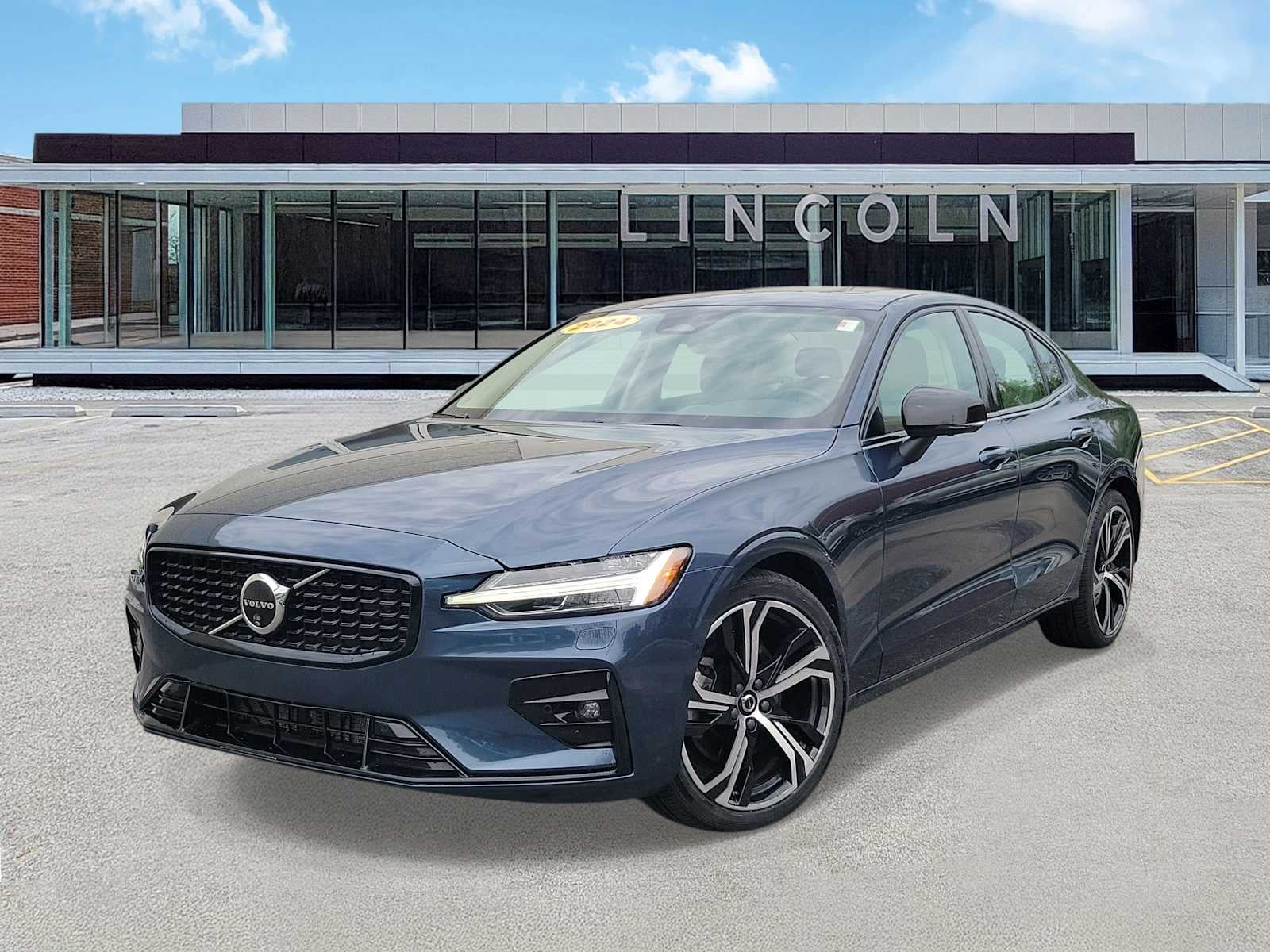 2024 Volvo S60 B5 Plus Dark Theme's photo