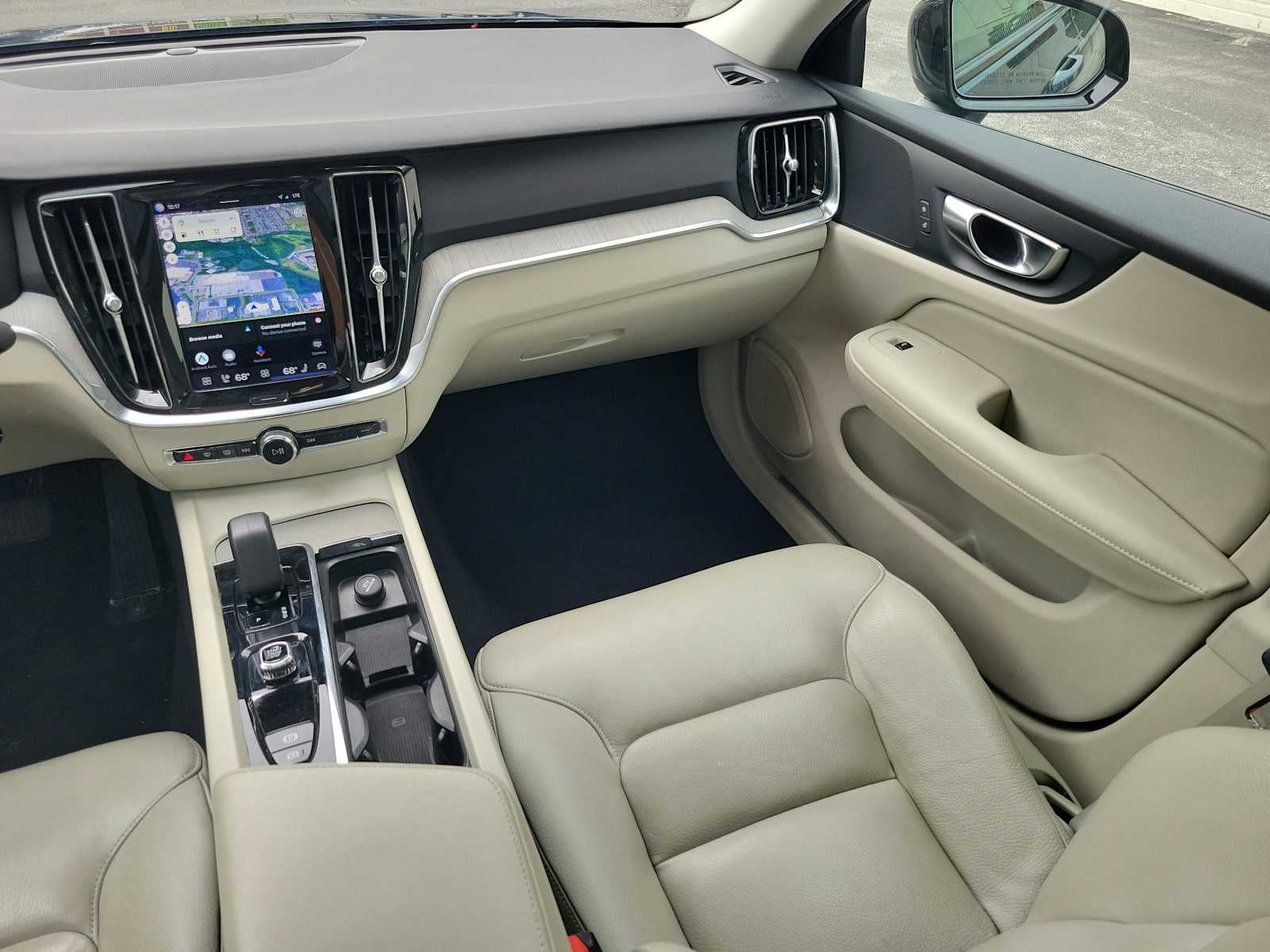 2024 Volvo S60 Plus Dark Theme