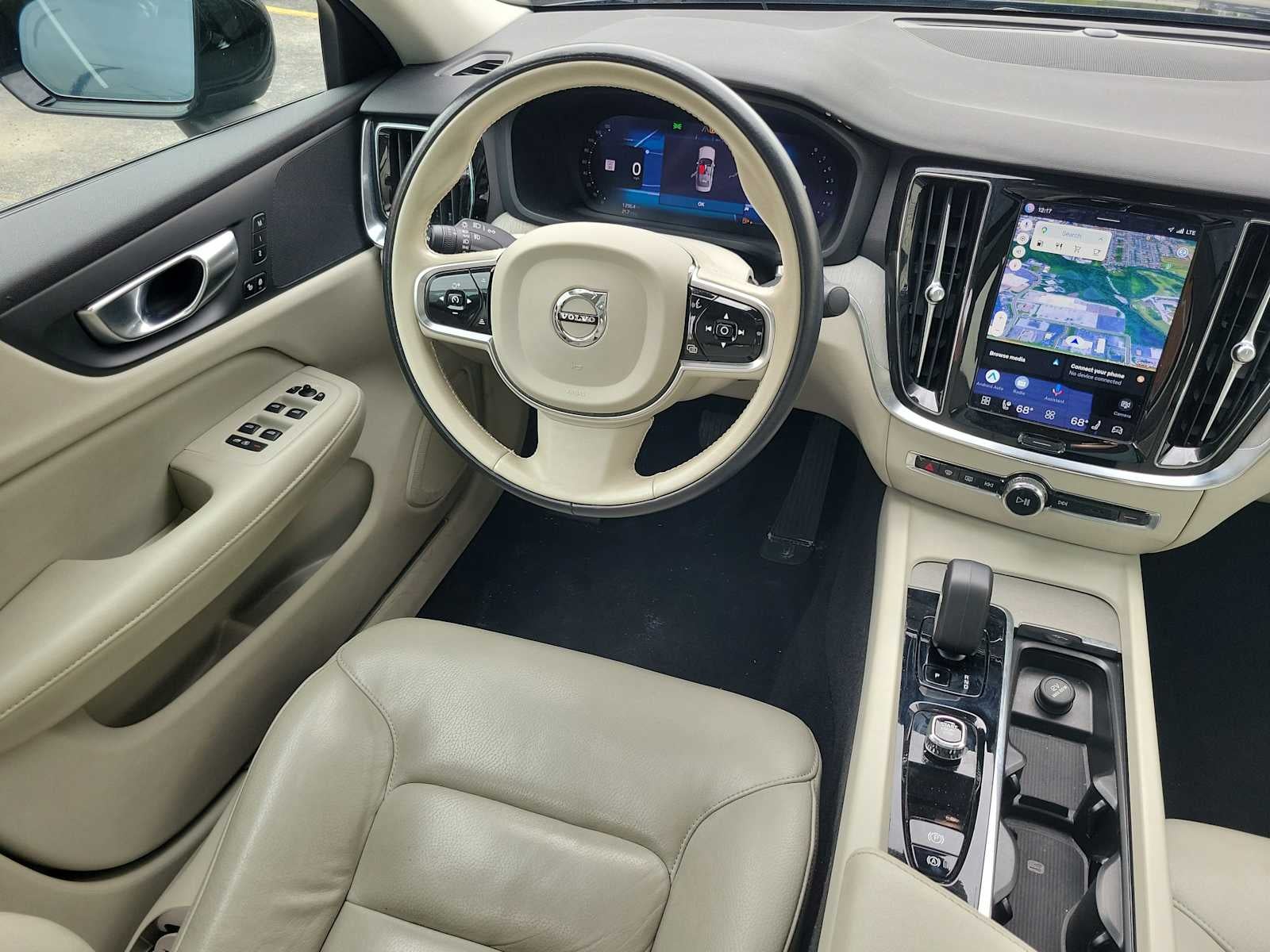 2024 Volvo S60 Plus Dark Theme