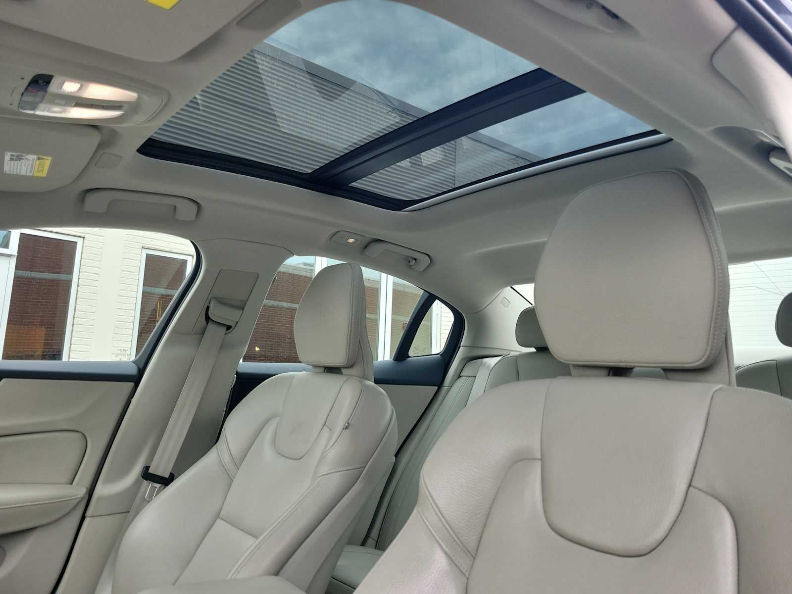 2024 Volvo S60 Plus Dark Theme