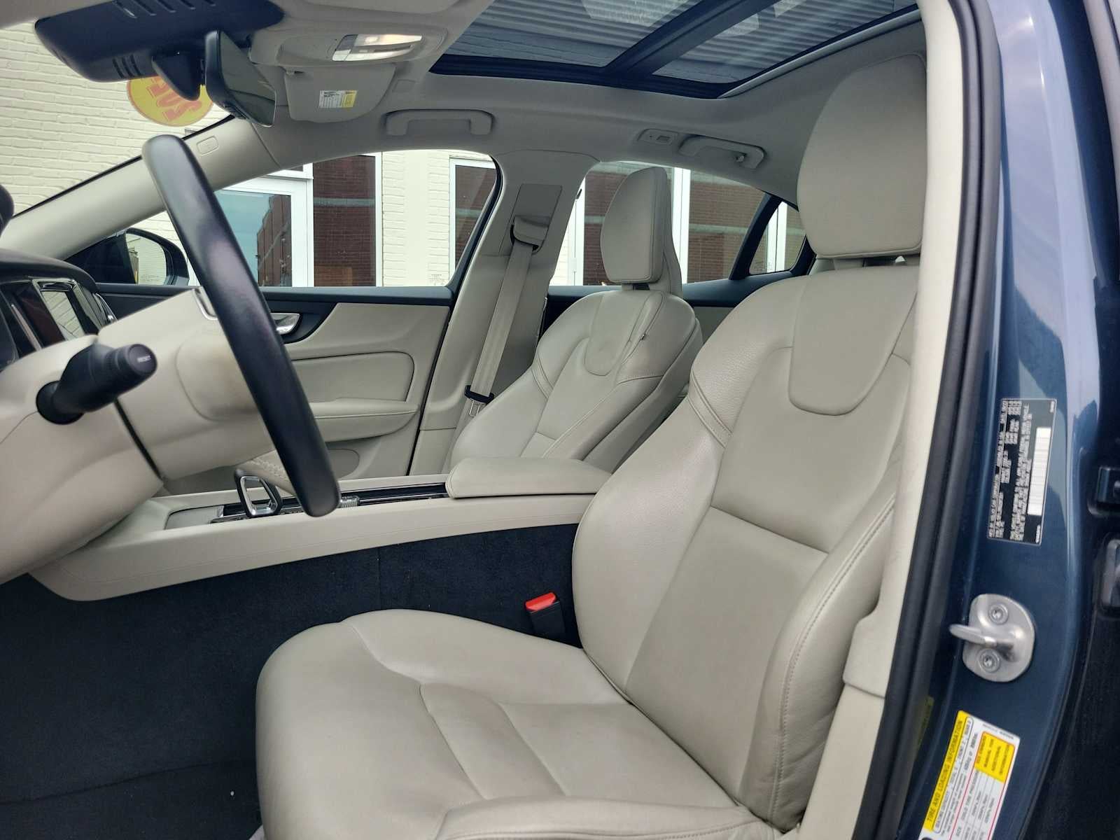 2024 Volvo S60 Plus Dark Theme