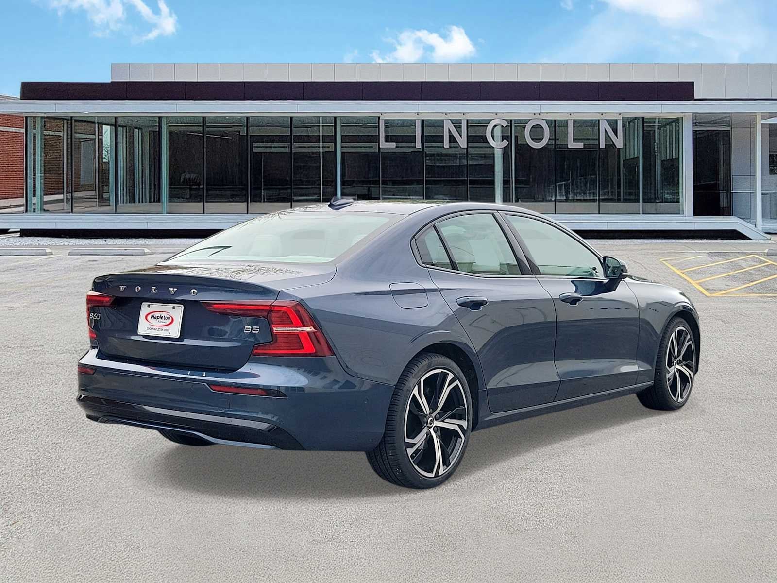 2024 Volvo S60 Plus Dark Theme