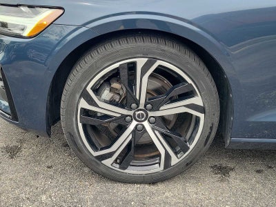 2024 Volvo S60 Plus Dark Theme