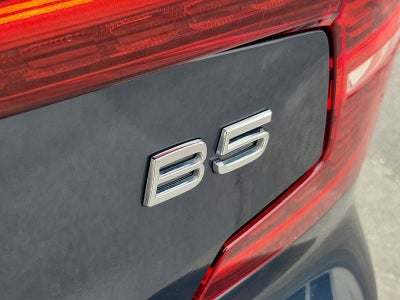 2024 Volvo S60 Plus Dark Theme