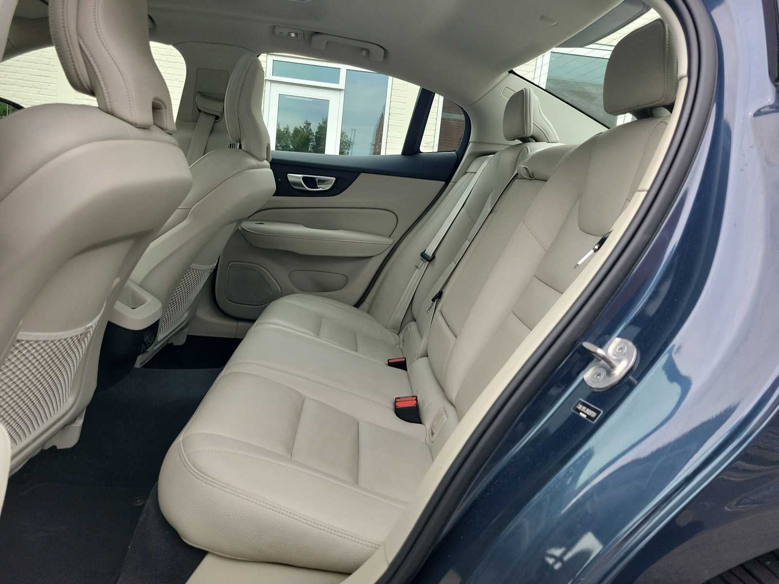 2024 Volvo S60 Plus Dark Theme