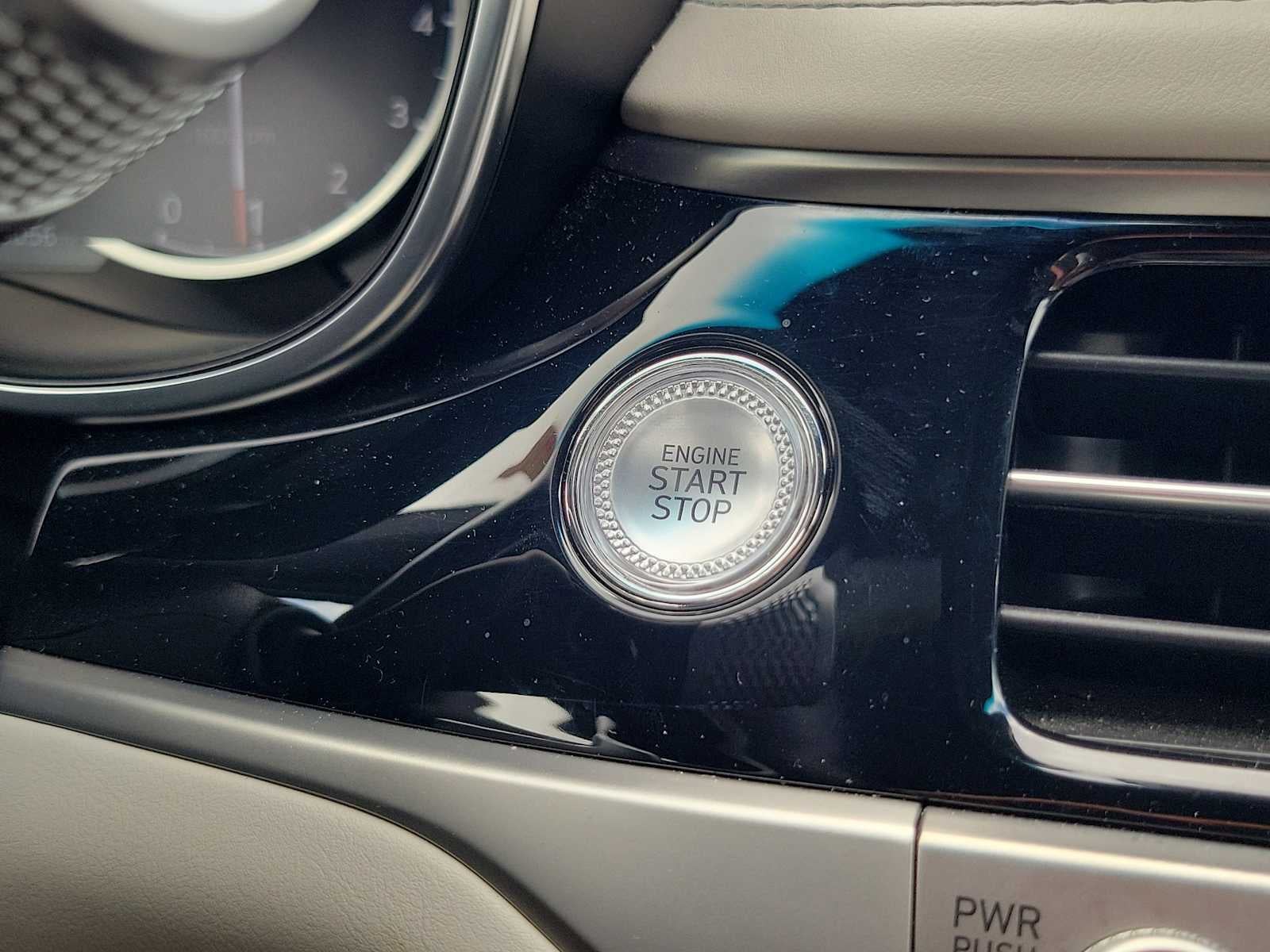 2024 Genesis G70 2.5T