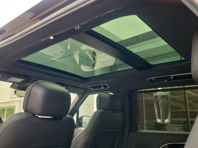 2025 Land Rover Range Rover SE
