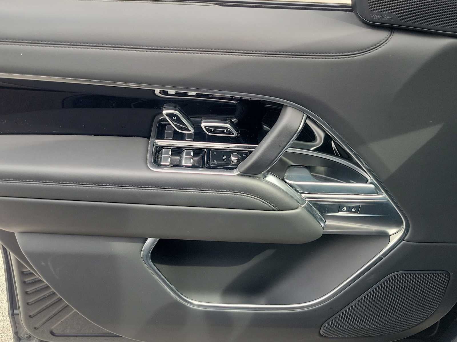2025 Land Rover Range Rover SE