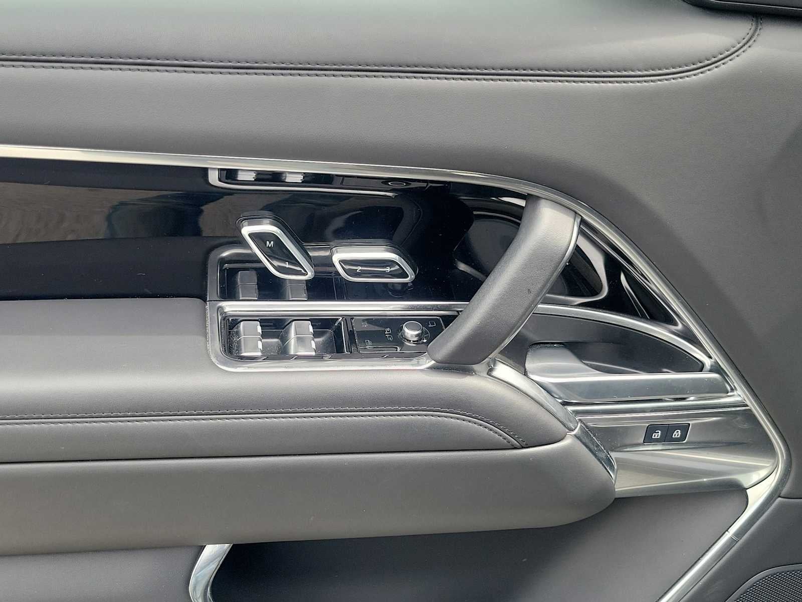 2025 Land Rover Range Rover SE