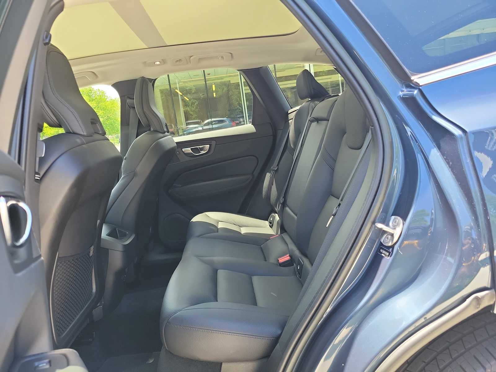 2023 Volvo XC60 Plus Bright Theme