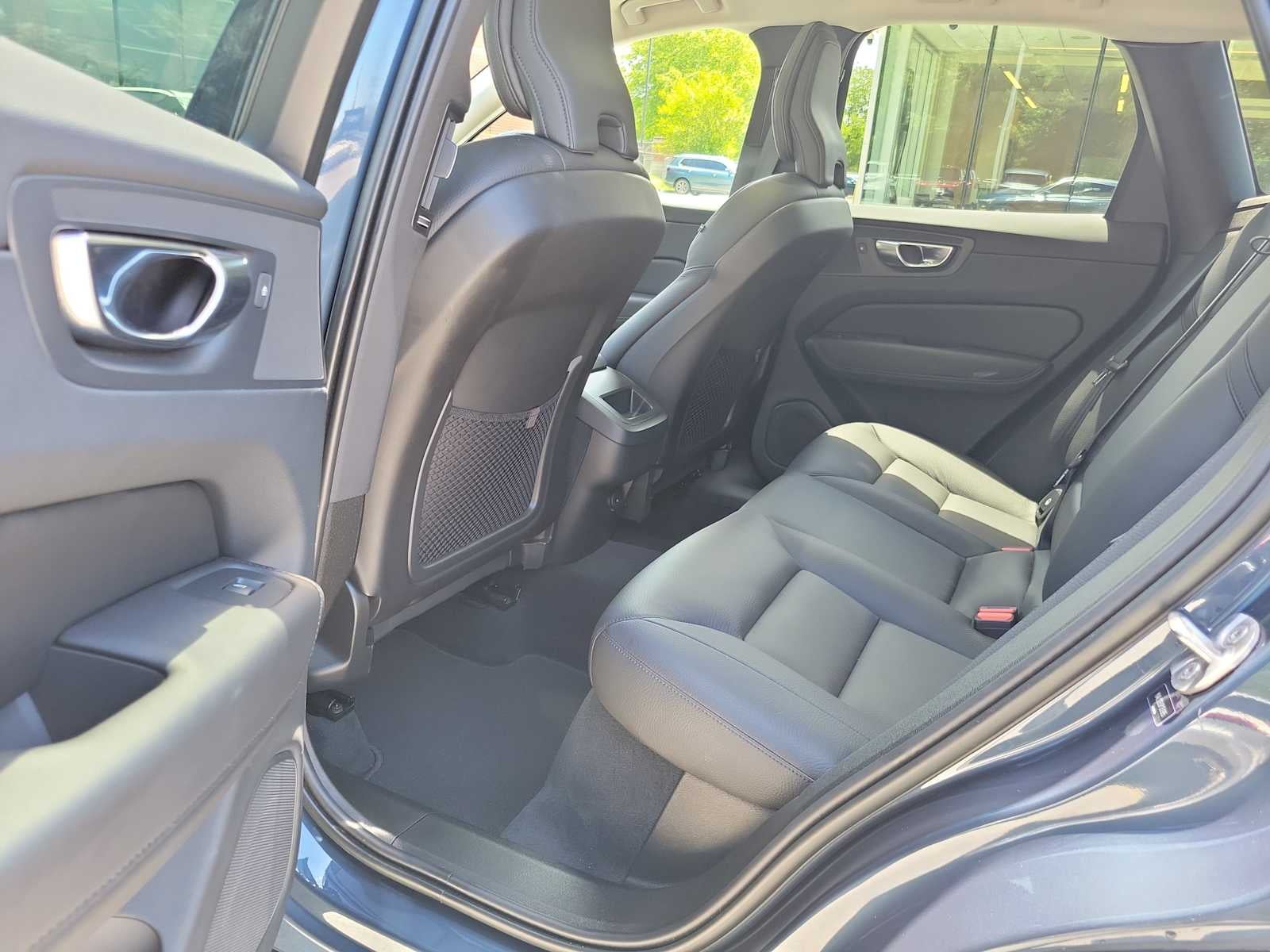 2023 Volvo XC60 Plus - Photo 12