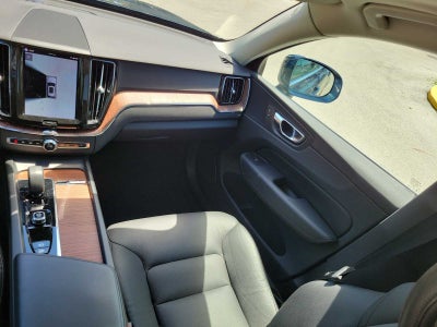2023 Volvo XC60 Plus Bright Theme