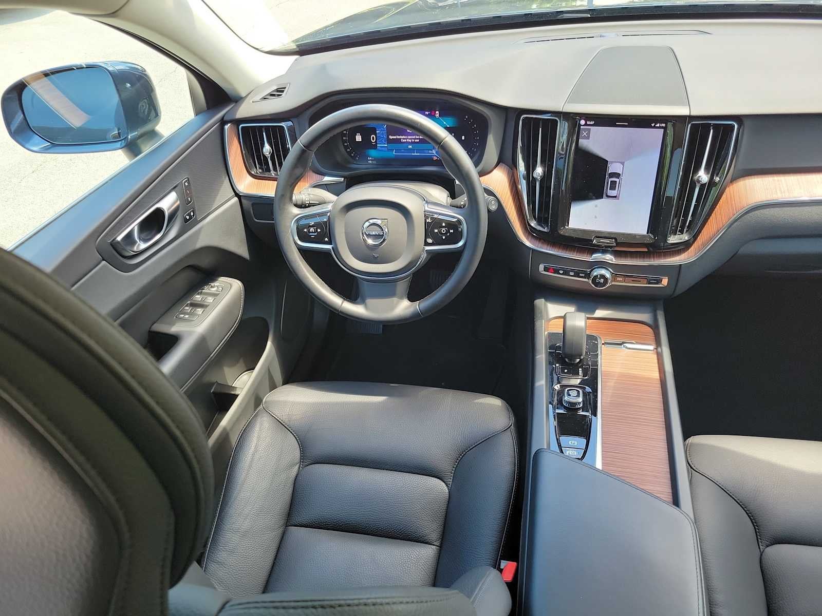 2023 Volvo XC60 Plus Bright Theme