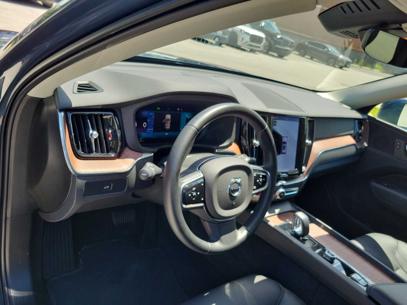 2023 Volvo XC60 Plus - Photo 17