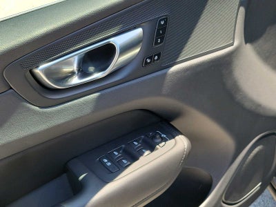 2023 Volvo XC60 Plus Bright Theme