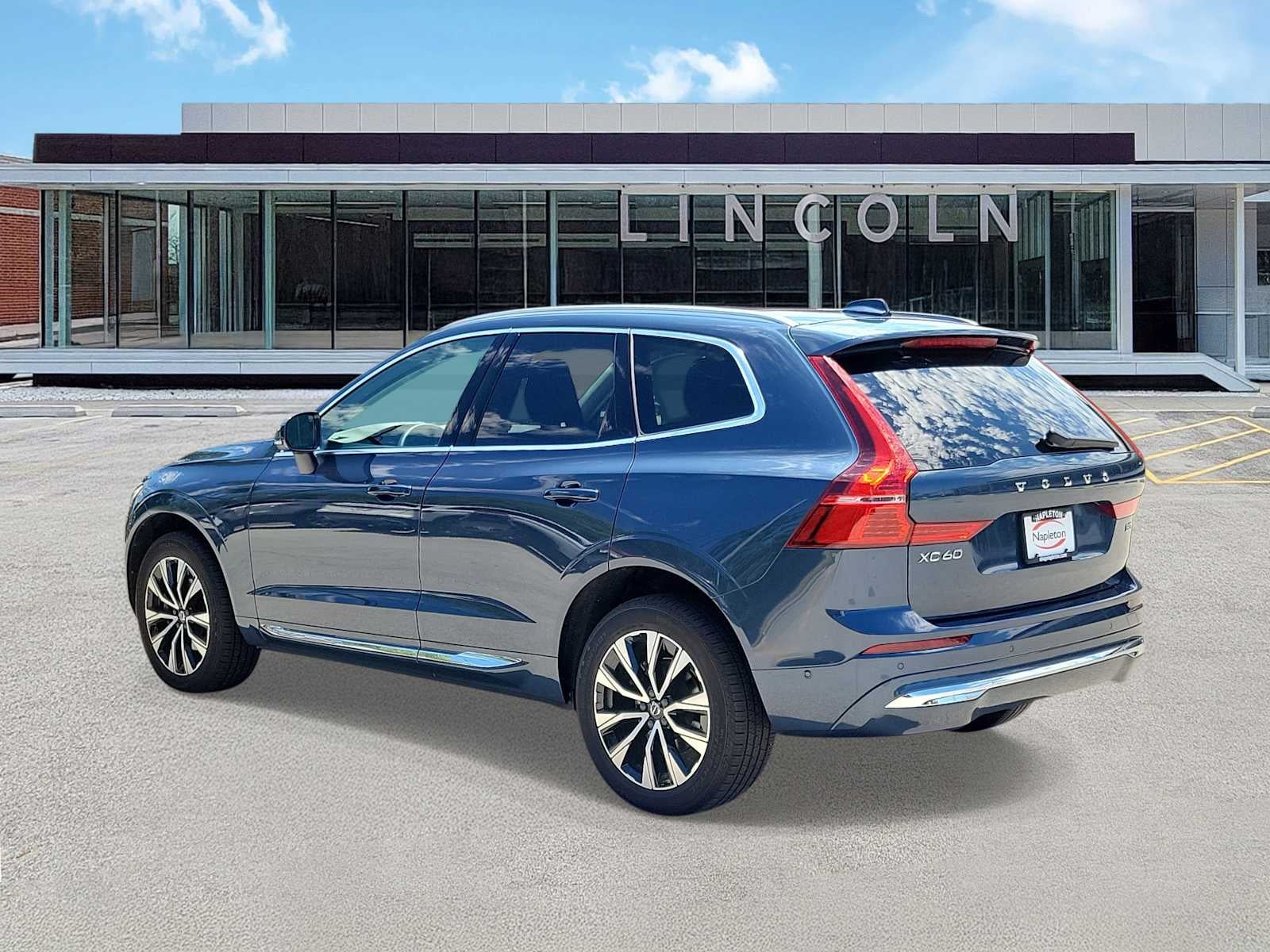 2023 Volvo XC60 Plus Bright Theme