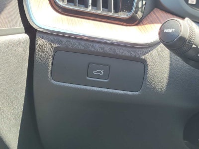 2023 Volvo XC60 Plus Bright Theme