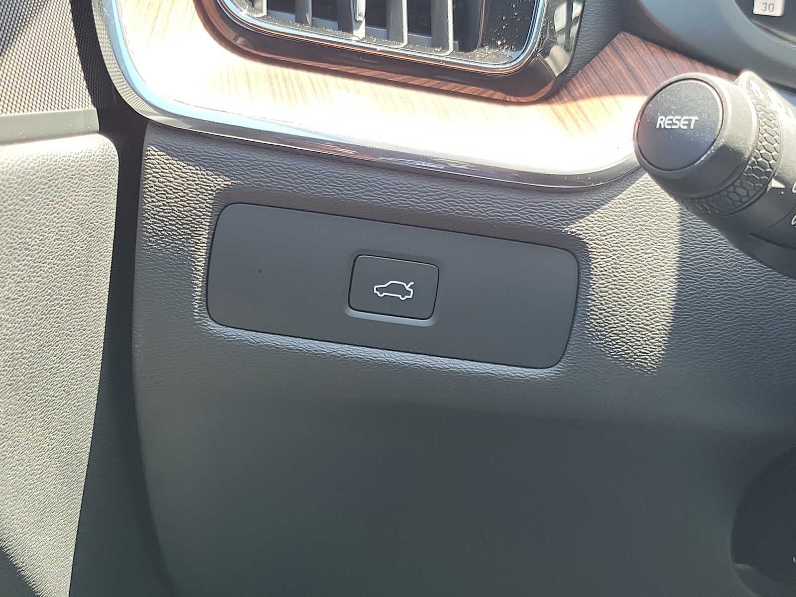 2023 Volvo XC60 Plus Bright Theme