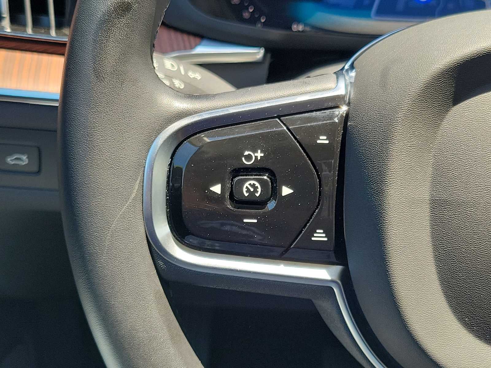 2023 Volvo XC60 Plus Bright Theme