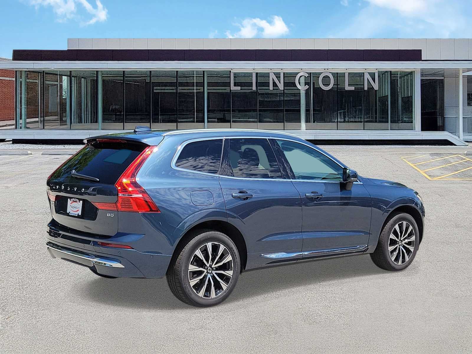 2023 Volvo XC60 Plus Bright Theme