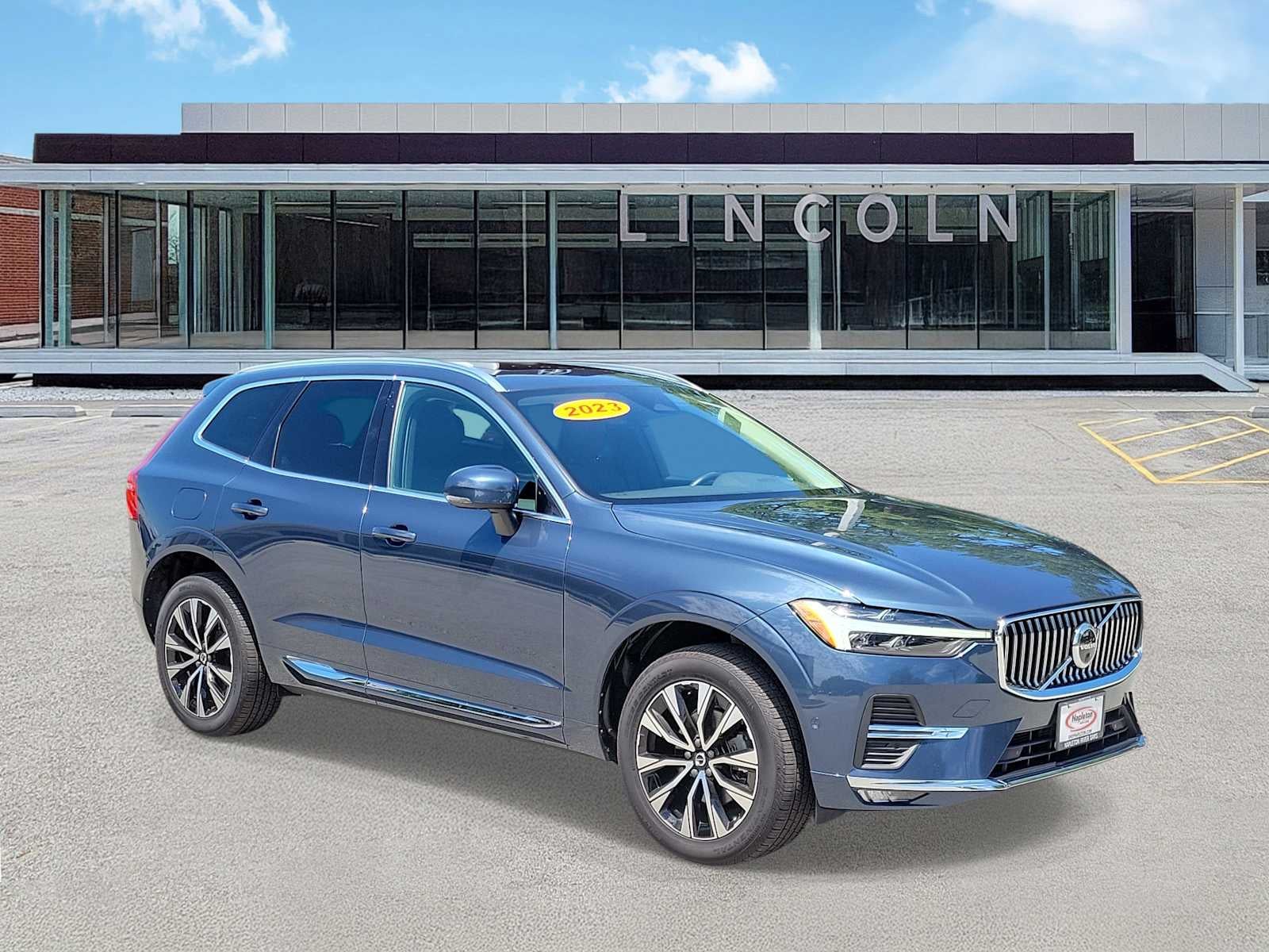 2023 Volvo XC60 Plus Bright Theme