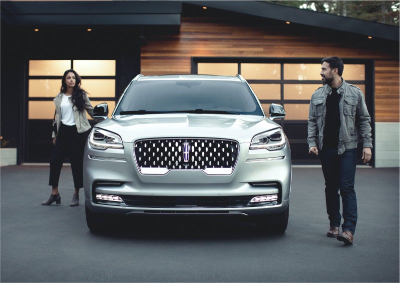 The sparkling grille of the 2023 Lincoln Aviator® Grand Touring model | Napleton River Oaks Lincoln in Calumet City IL