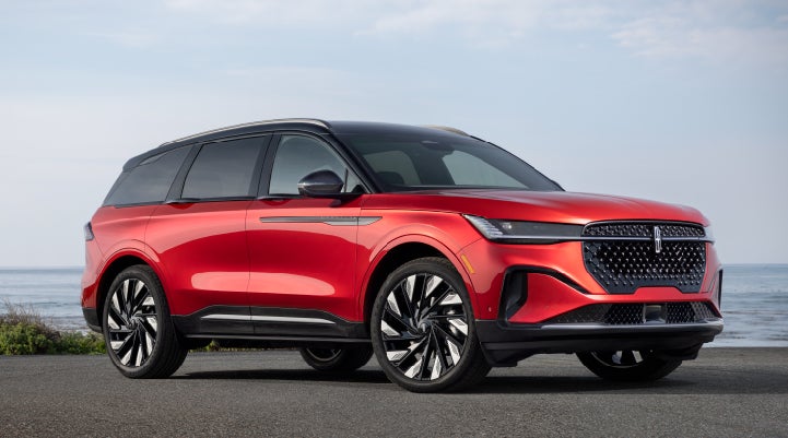 A 2024 Lincoln Nautilus® Reserve model is shown with the stylish available Jet Appearance Package. | Napleton River Oaks Lincoln in Calumet City IL