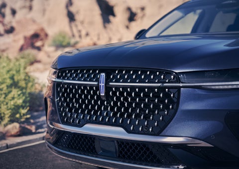 The stylish grille of a 2024 Lincoln Nautilus® SUV sparkles in the sunlight. | Napleton River Oaks Lincoln in Calumet City IL